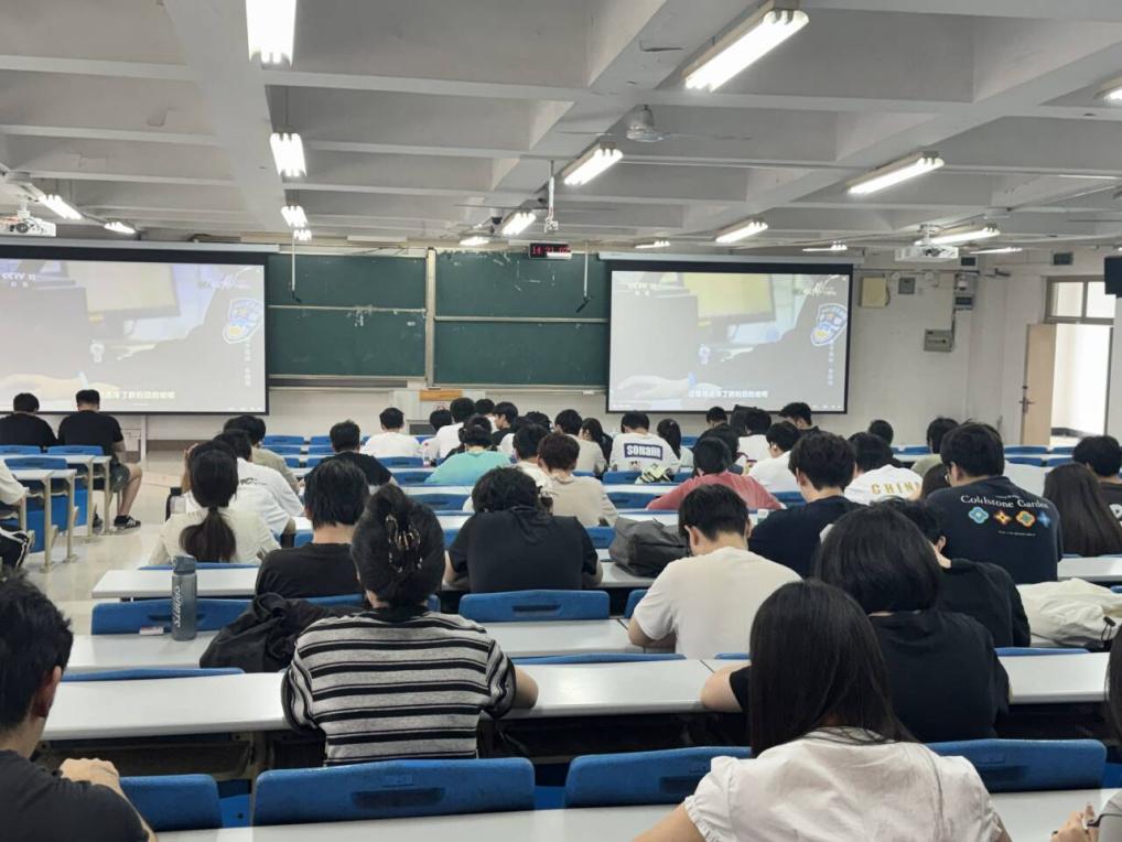 第十五期理论学习现场图1