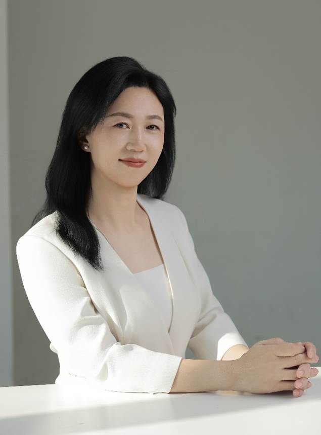 穿白色衣服的女人 AI 生成的内容可能不正确。